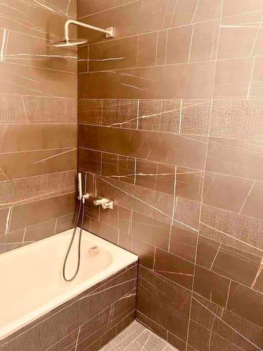 Large 3 Bed 3 Bathrooms Penthouse With Terrace And City Views In London Exteriör bild